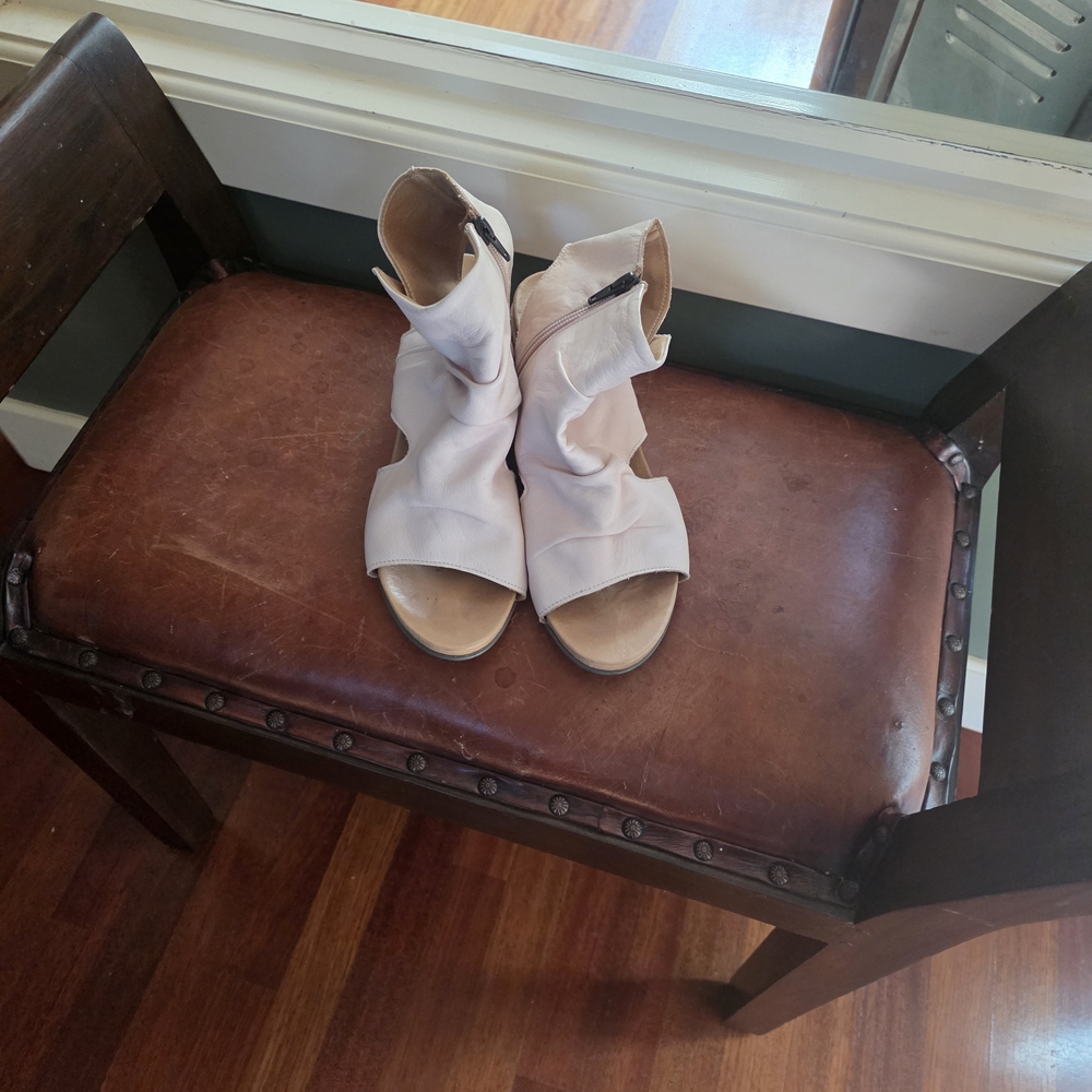 Bueno Pale Pink Sandles
